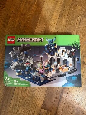 LEGO Minecraft Deep Dark Adventure Set – White, Blue & Green